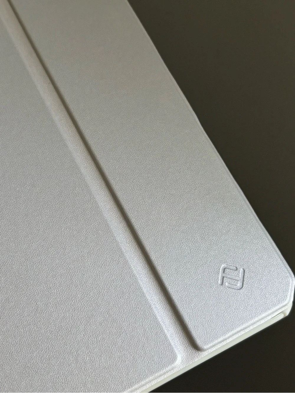 Starlight slim Ipad A16 case with pencil holder